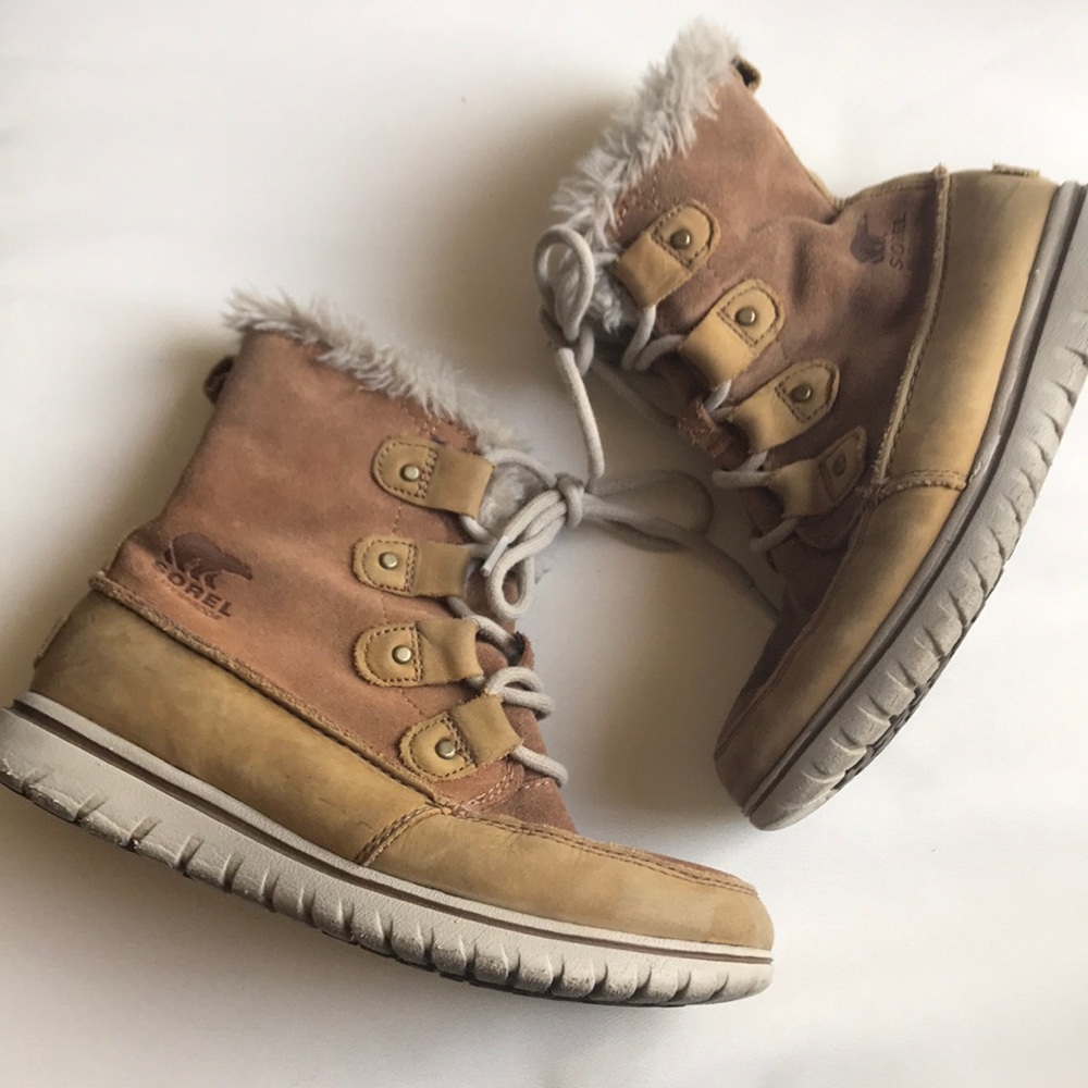 Sorel • Explorer Joan brown tan fur boots booties